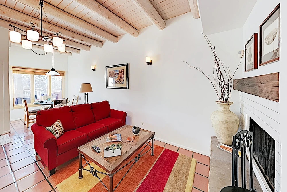 Luxurious 2-unit Hideaway At Zona Rosa Downtown 4 Bedroom Condo
