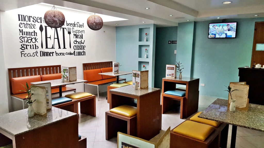 Royale Parc Inn & Suites