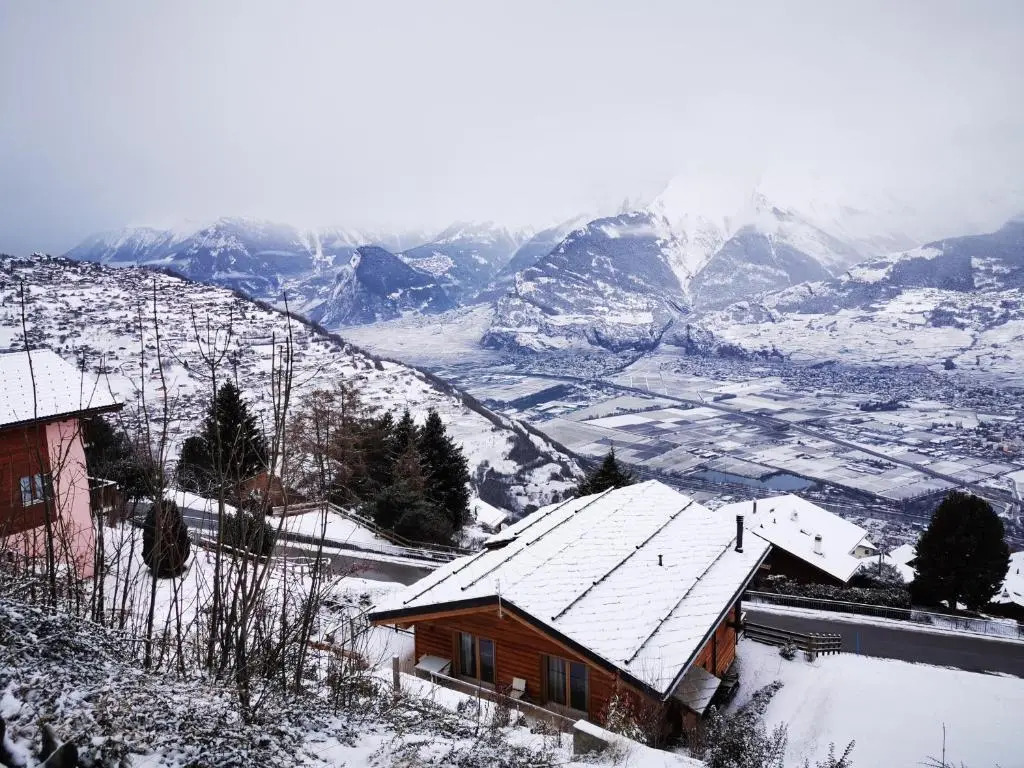 Best Value, View and Location - 4 Bedrooms, 2 Bathrooms, Big Corner GARDEN with WIDE VIEW on the Mountains and the Amazing Rhone Valley!
