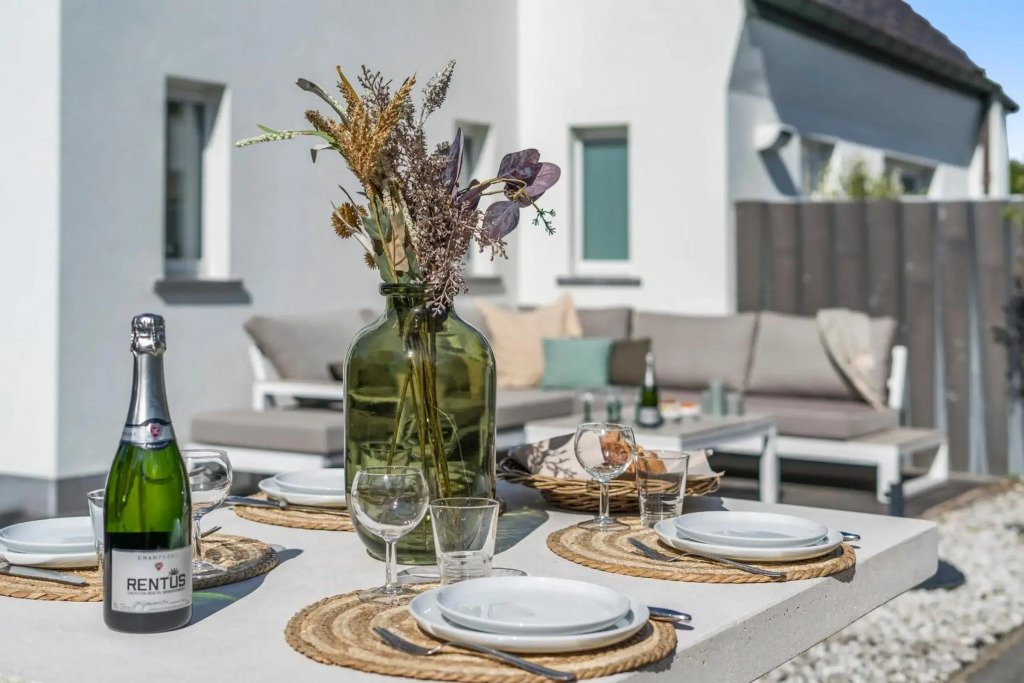 Villa Gamoni - spacious holiday home with garden