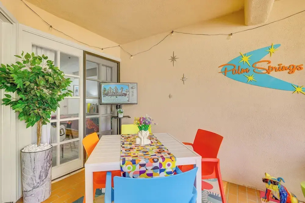 Stroll to Dtwn, Pools & Tennis: Palm Springs Condo