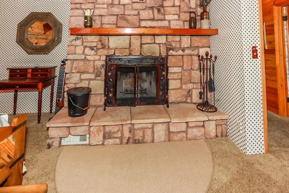 Woodland Log-1887 by Big Bear Vacations