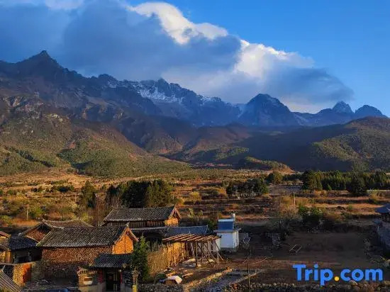 Qichi Snow Mountain International Youth Hostel