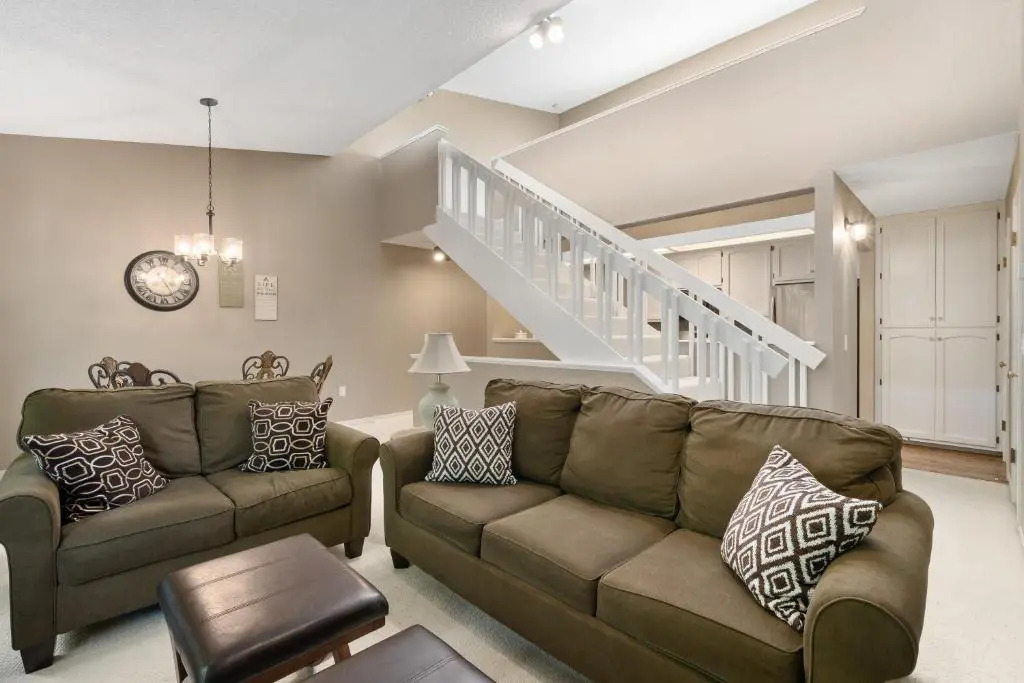 358 Stimson Avenue 2 Bedroom Condo by Redawning