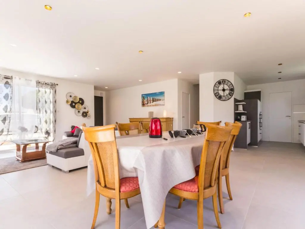 Maison moderne à 100m de la mer avec jardin clos, garage, WiFi, proche camping avec commerces, animaux OK - FR-1-306-1205