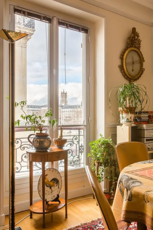 Overlooking the Seine on Ile de la Cite