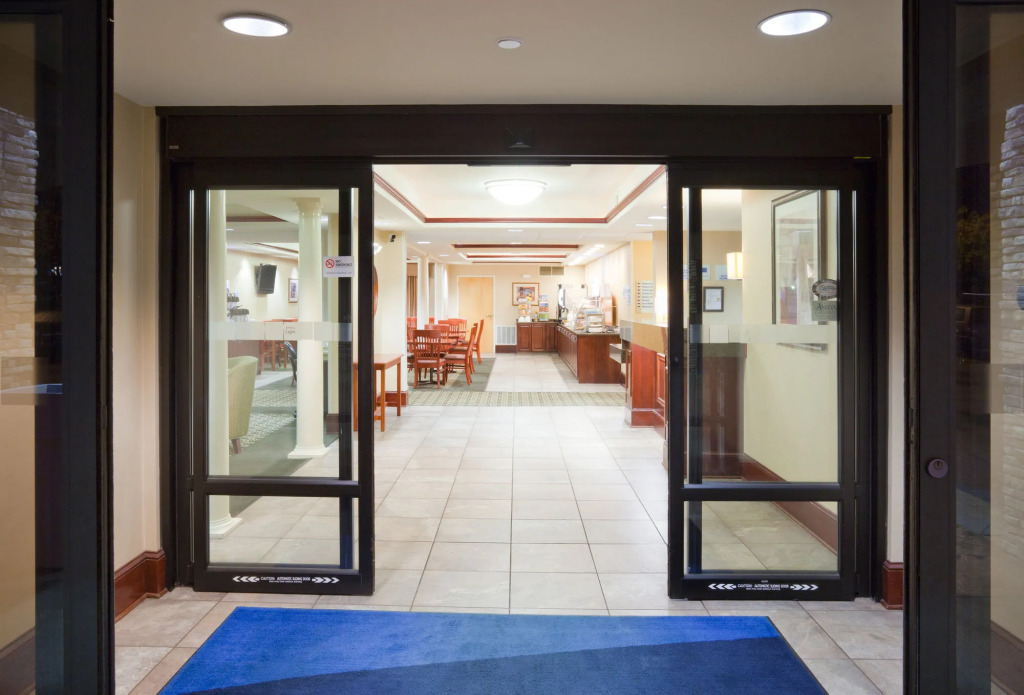 Holiday Inn Express Hotel & Suites Cedar Rapids I-380 at 33rd Avenue by IHG