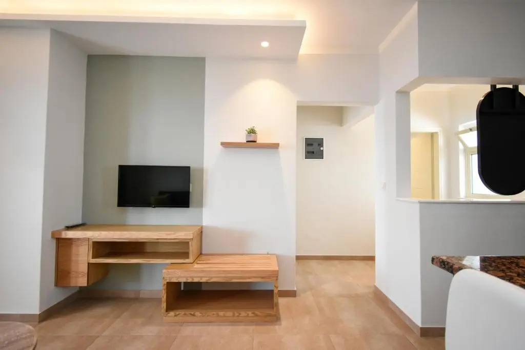 Elena Village Hotel & Suites