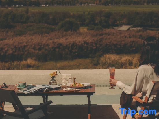 Shushu · Bookstore Xiangyue Wenquan Homestay