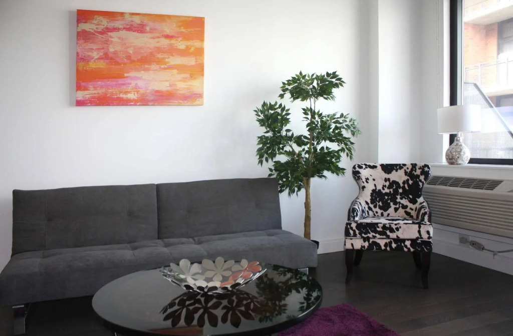 Dharma Home Suites JC at the Arts District