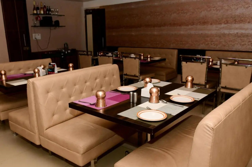 Hotel Monarch Center Point near Dahanu Beach, Bordi