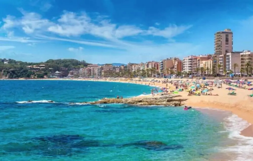 Golondrinas de Malaga "Apartamentos con mucho Arte" y terraza solarium en coliving