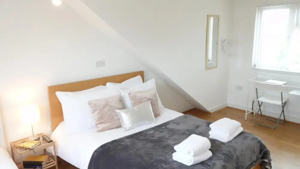 Private Rooms-Private Bathrooms-Near Airport- CABIN CREW paradise