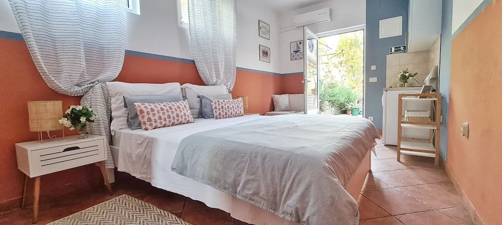 Studio Apartments Roza - A Charming Oasis in the Centre of Makarska