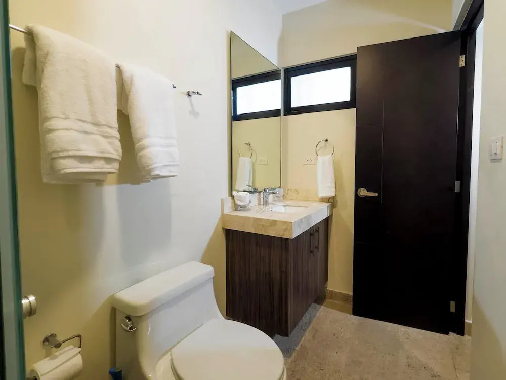 Melittas Stylish 2Bed,2Bath-Condo Near Beach - 6 Guests