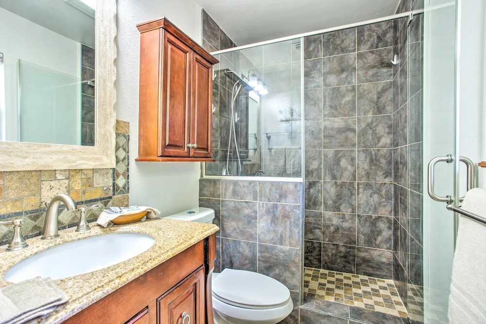 Woodward Home Near Crystal Beach Water Park!