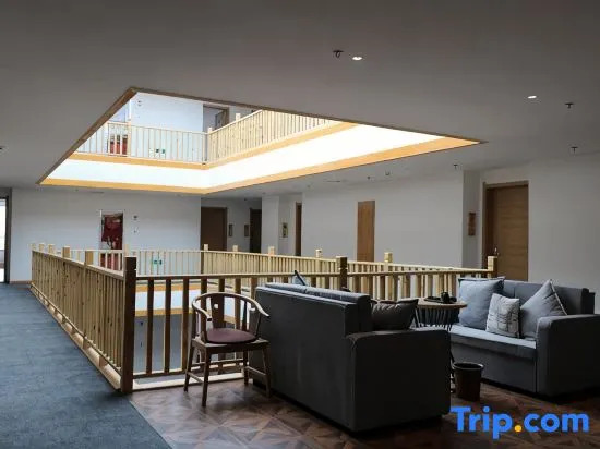 Lake View Suites by Muge