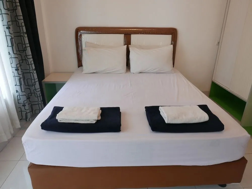 Retra's Hostel
