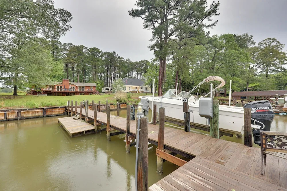 'river's Edge Retreat With Kayaks & River Access!
