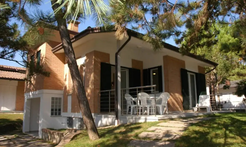 Green Retreat Near the Beach
