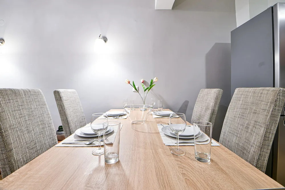 Serene n modern renovated flat