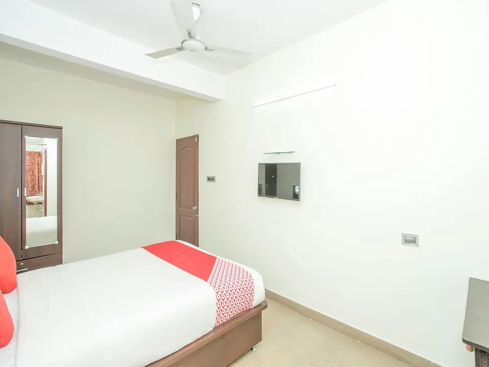 OYO 13170 Sky Suites