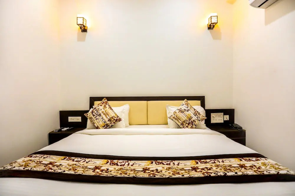 Hotel Four Apple