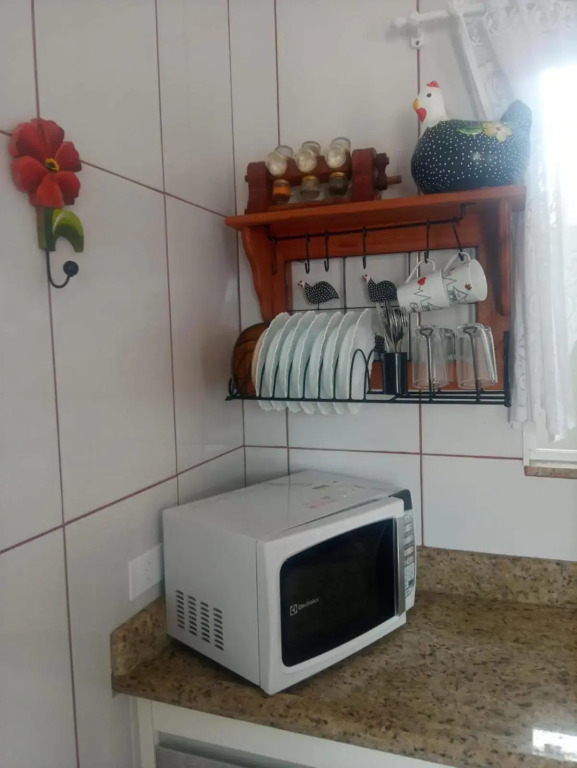 Casa de 4 suites com piscina, próxima a praias e do centro de Ubatuba