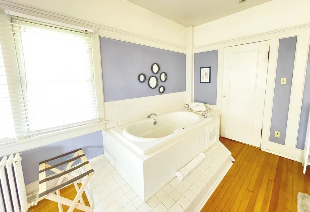 White Rose Inns & Motel