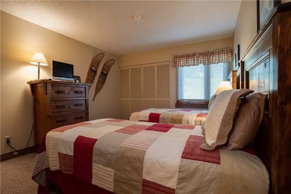 Ski Inn 325