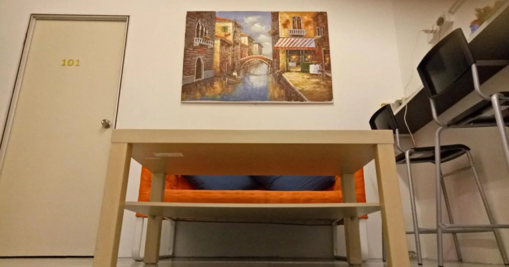 Hawk Hotel & Hostel