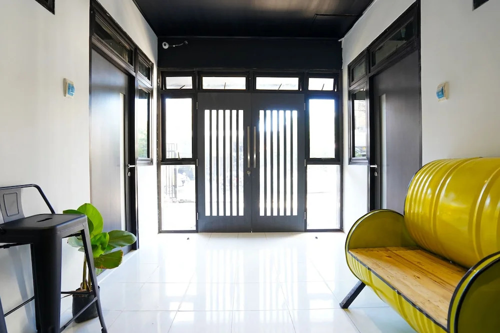 Oyo 1293 Claudya Residence