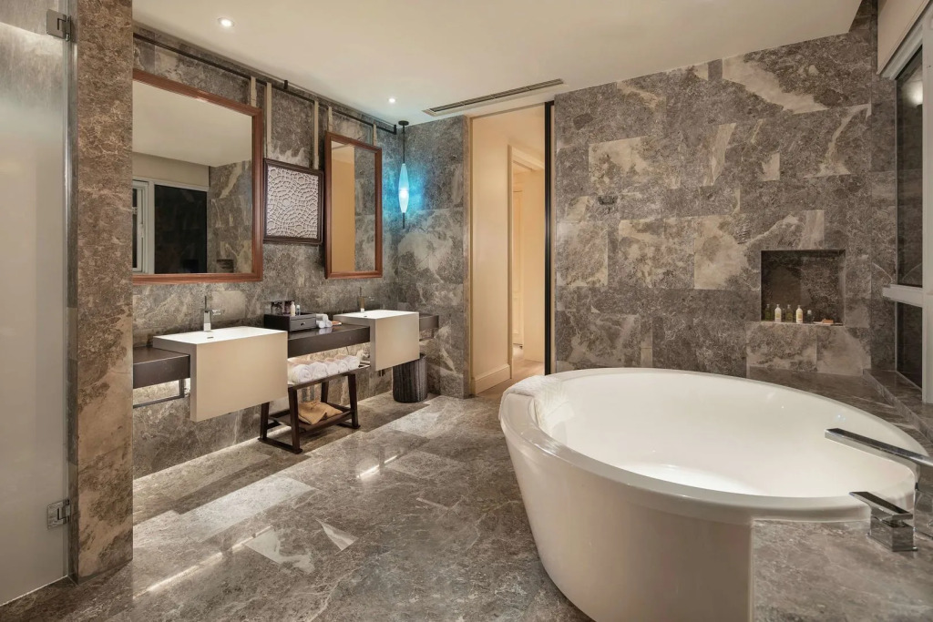 Hilton Dalian Golden Pebble Beach Resort