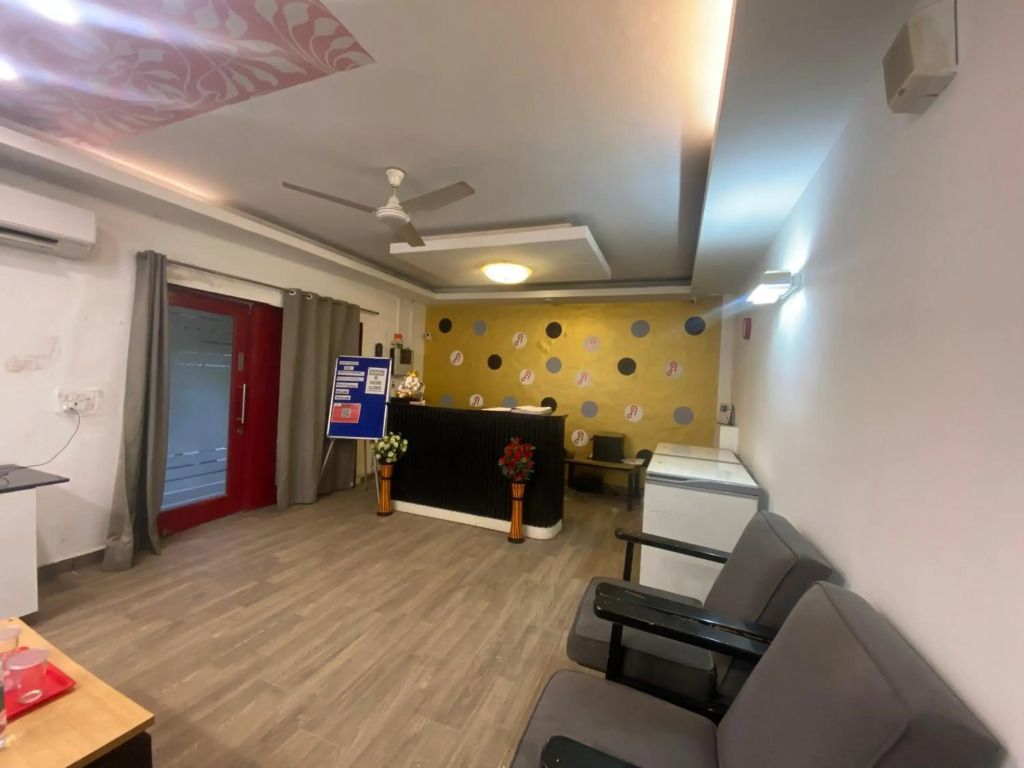Hotel Diamond Stays Sector 51 Noida