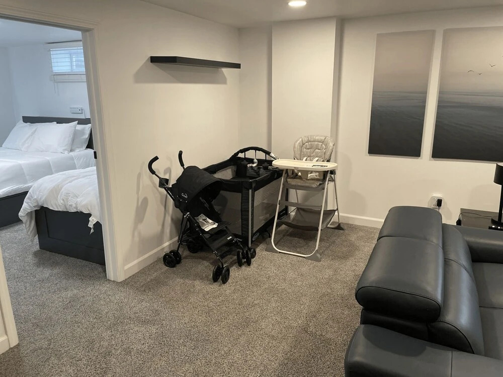 Beautiful Home With Private Hot Tub Close To Everything 4 Bedroom Residence by Redawning