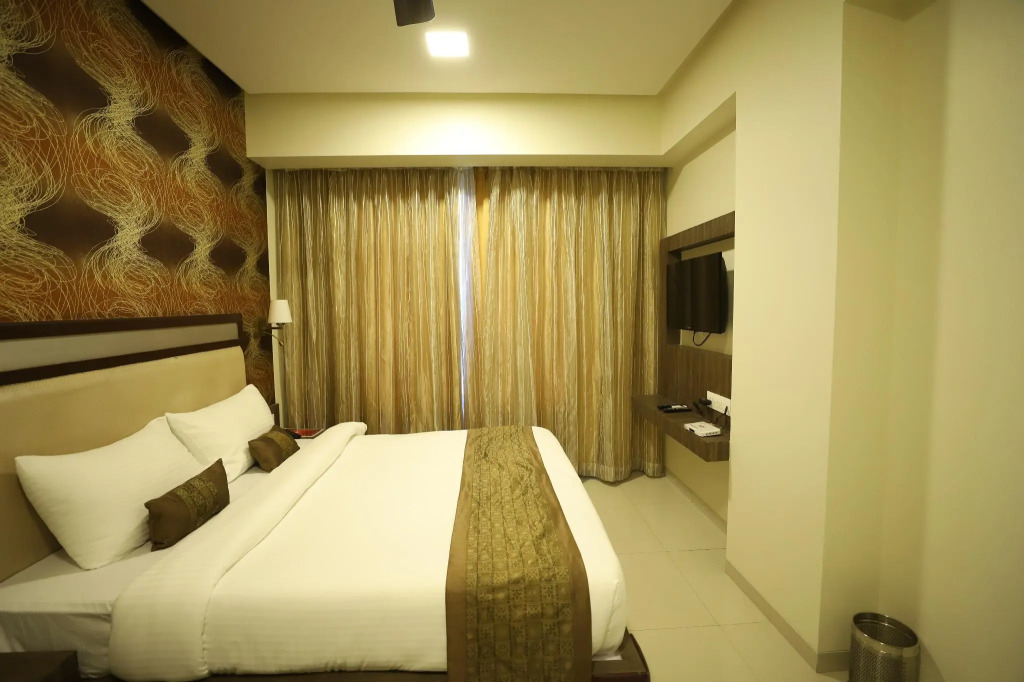 Hotel Seven Sky