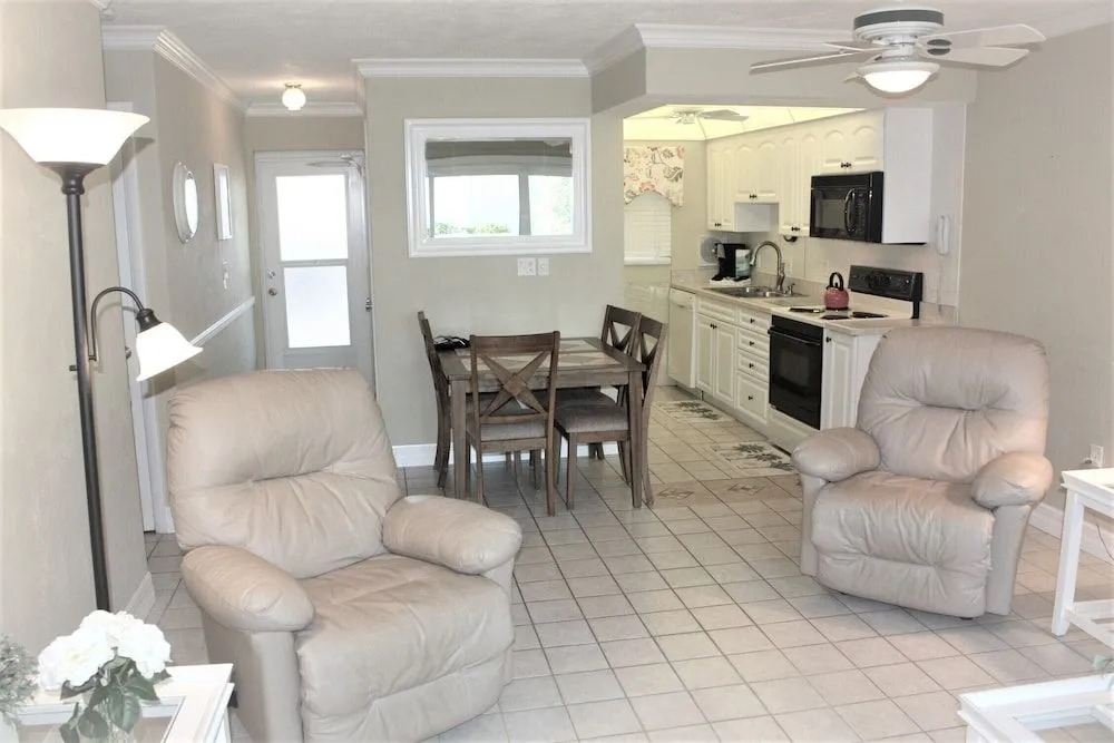 Jamaica Royale 099 - 2 Br Condo