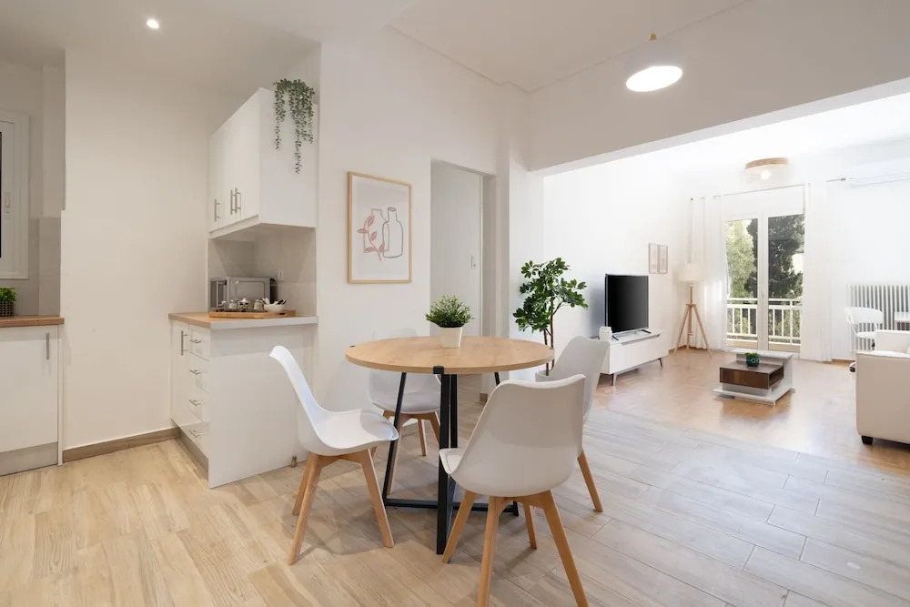 City Chic Apartment with Park View