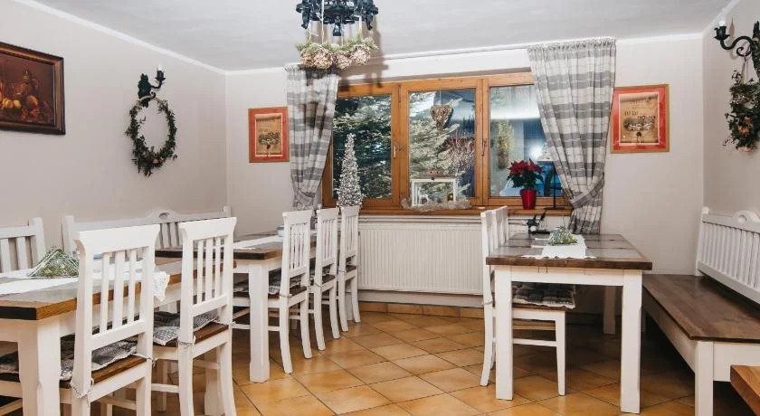 Pokoje Gościnne Pod Lipą