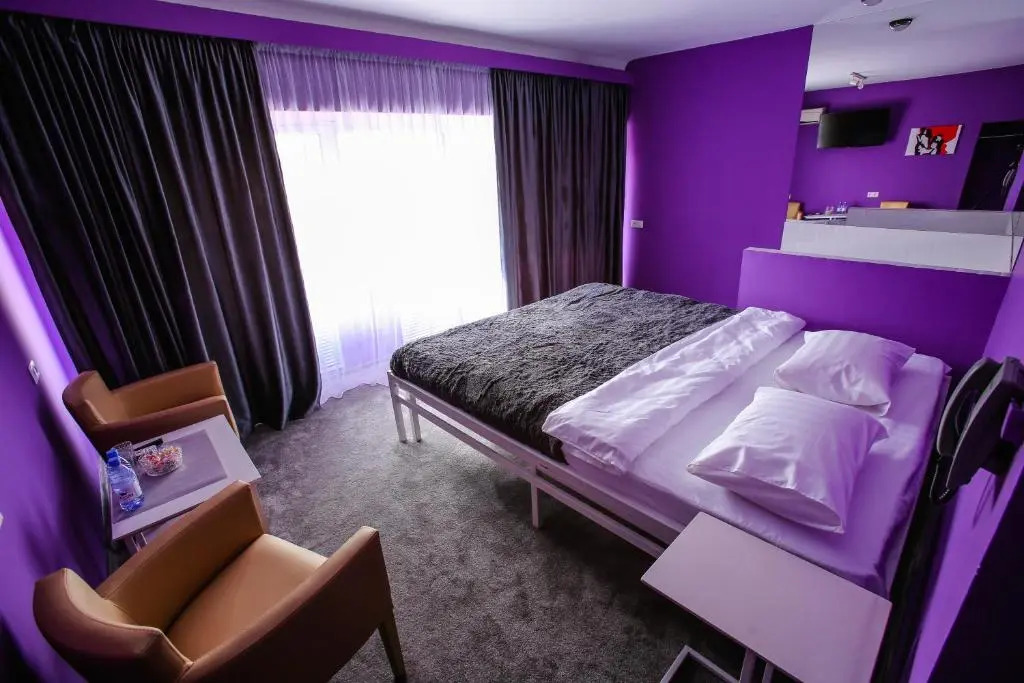 4 Rooms