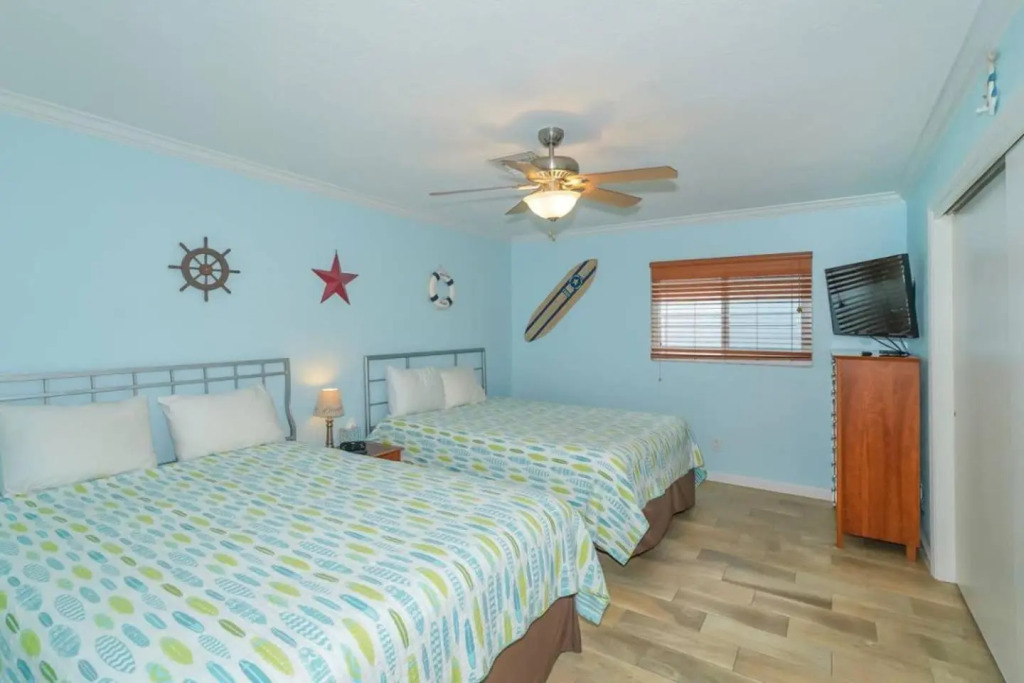 Heated Pool Home - Perfect Location - Walk to Beach, Restaurants and More