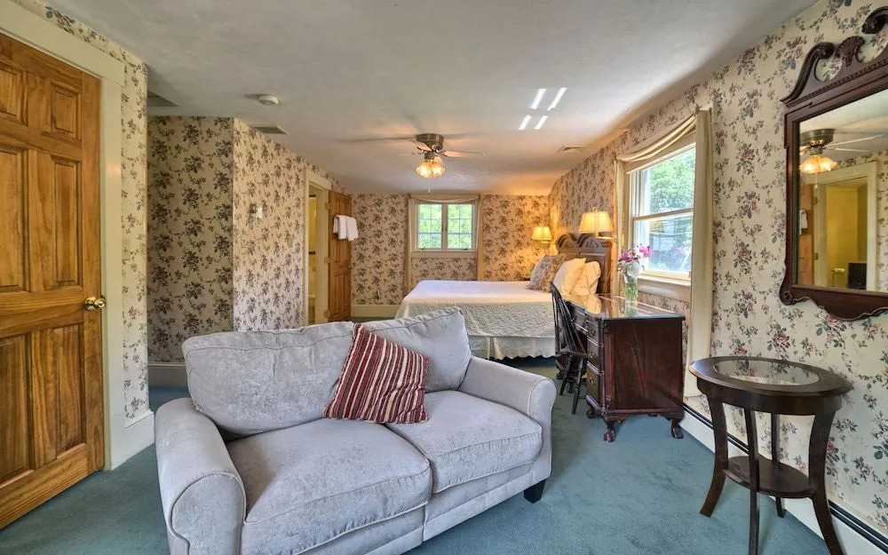 Darby Field Inn & Restaurant