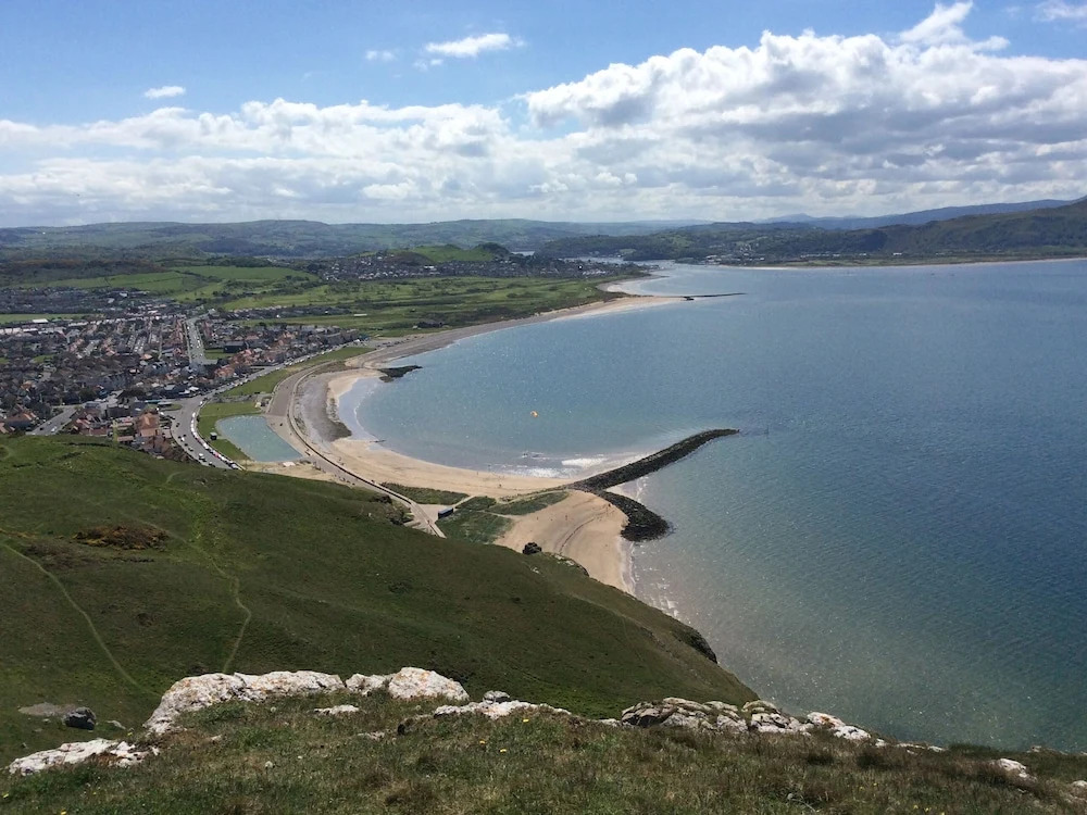 Beside The Sea - Ar Lan y Mor