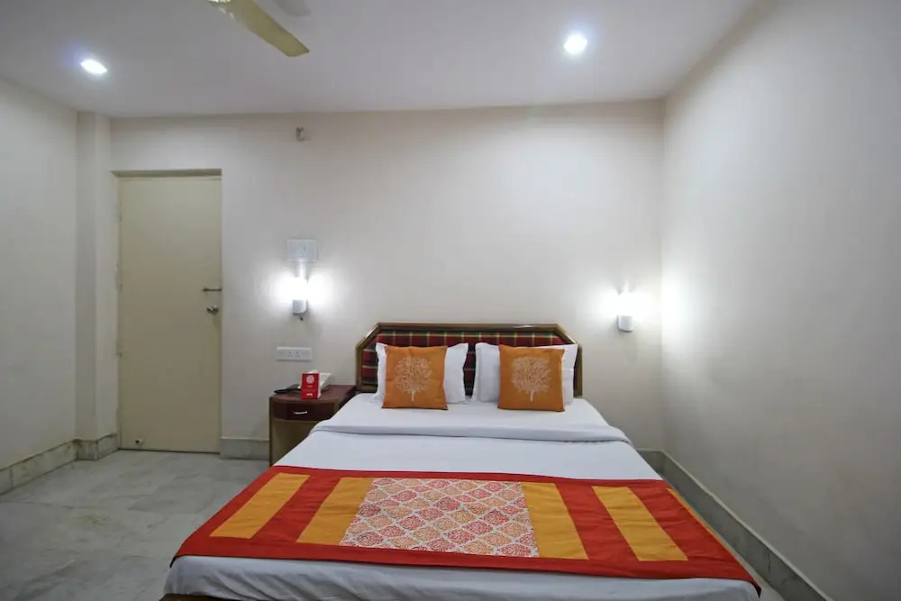 OYO 10400 Hotel The Ambassador