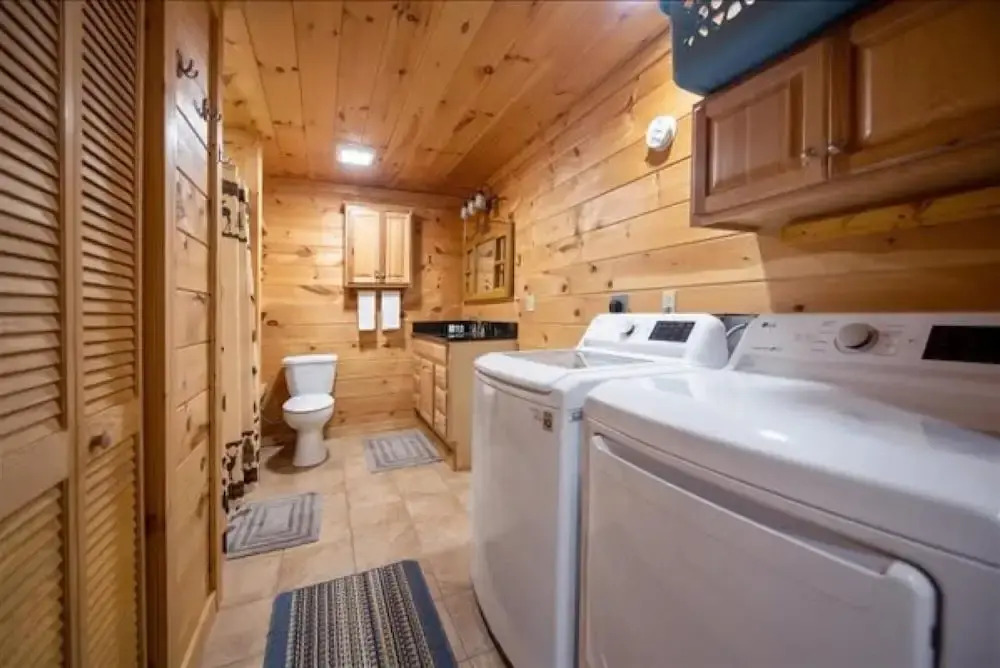 Ricks Retreat Charming Log Cabin Firepit Ping Pong hot tub Close to Blue Ridge
