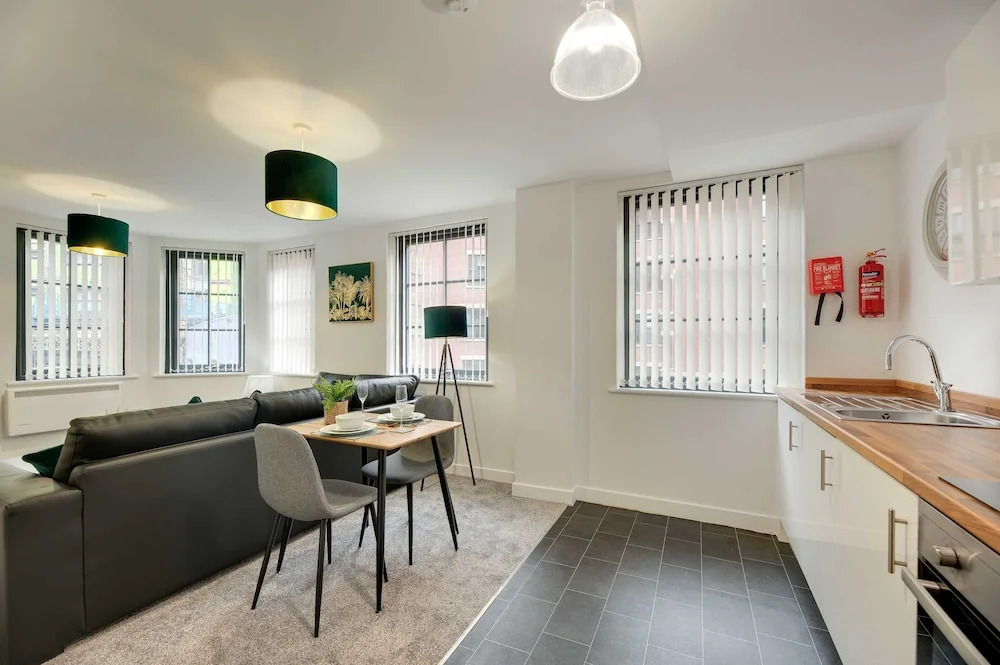 Charltons Bonds Apartments 1B - By Week2Week