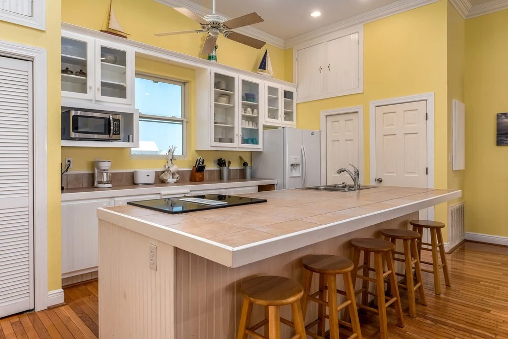 Ricky Mos' Island Oasis - 2628 Bridgeview 4 Bedroom Home by Redawning