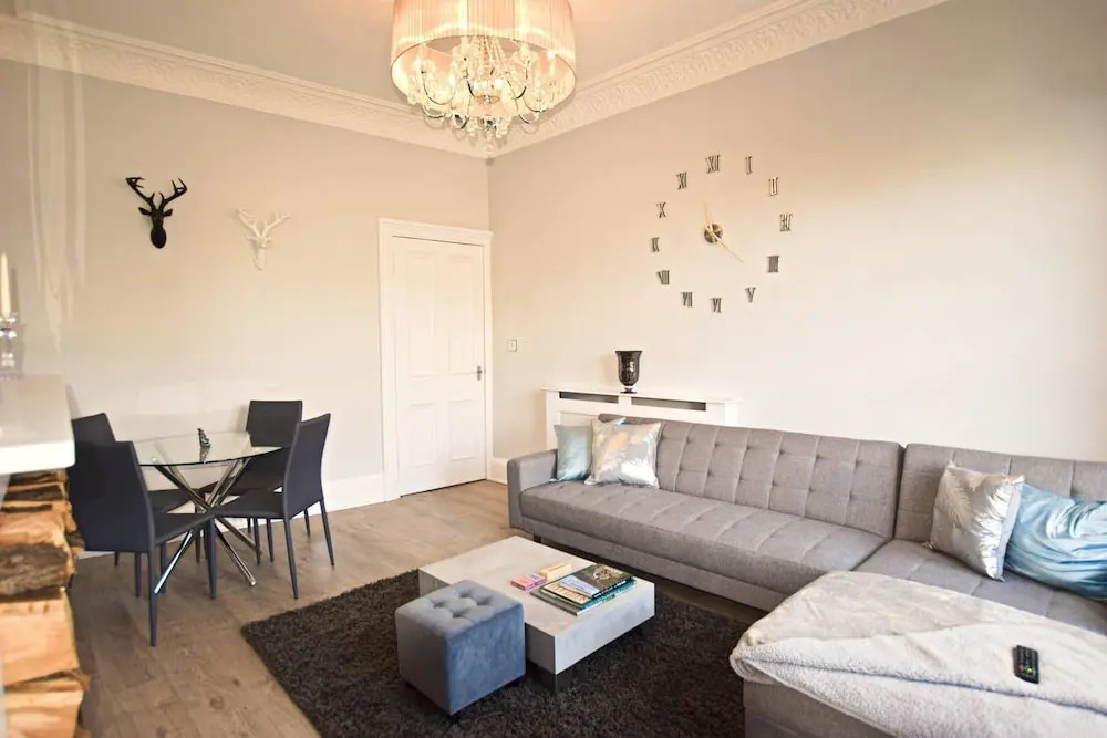 Jeffrey Street Apartment: Heart of the Old Town