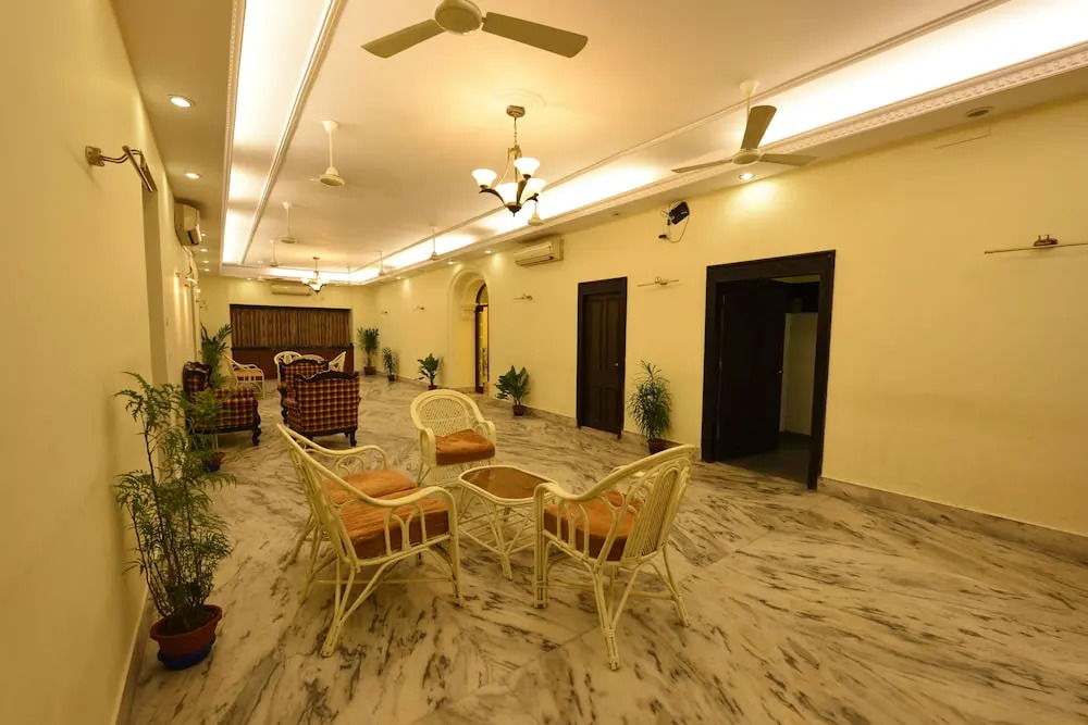 OYO 6760 Chowdhury Estate Premium