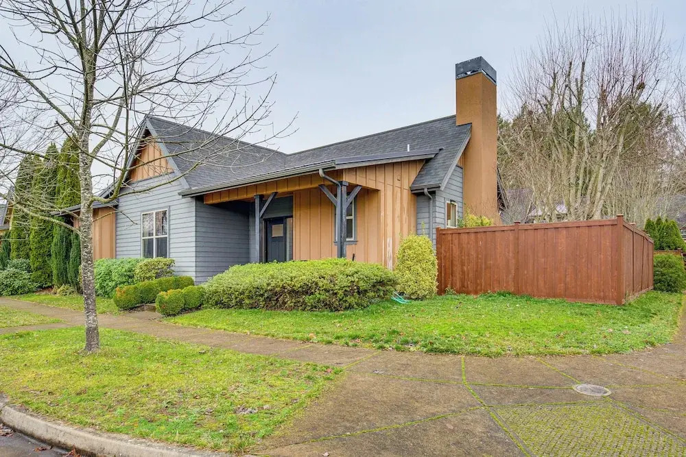Walk to Autzen Stadium, 3 Mi to UO! Home w/ Patio